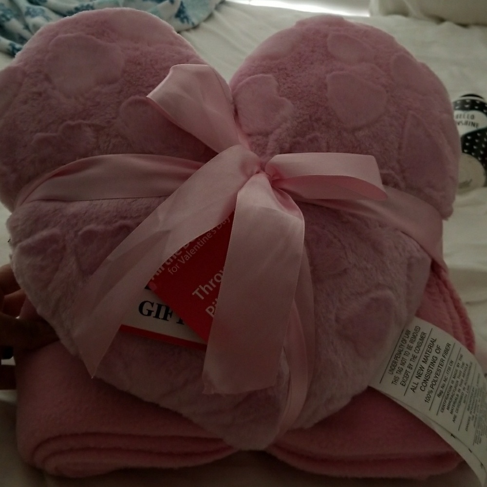 Valentine throw bkanket with a little heart pillow